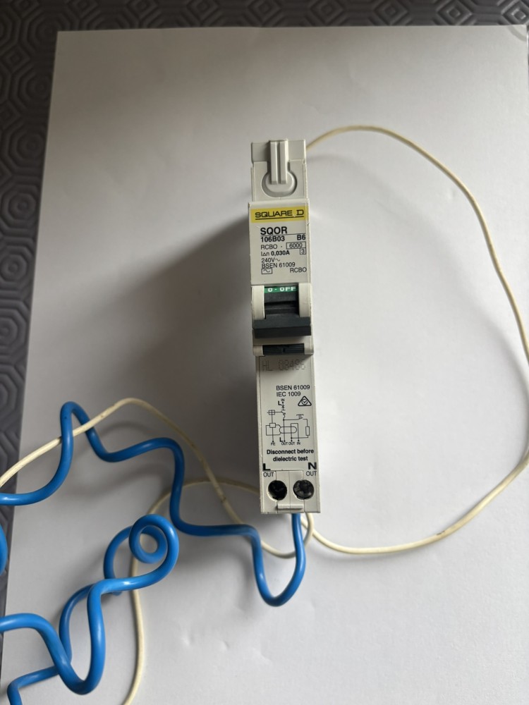 NEW SCHNEIDER IKQE SEE132C03 C32 32 AMP 30mA 10KA SINGLE POLE RCBO
