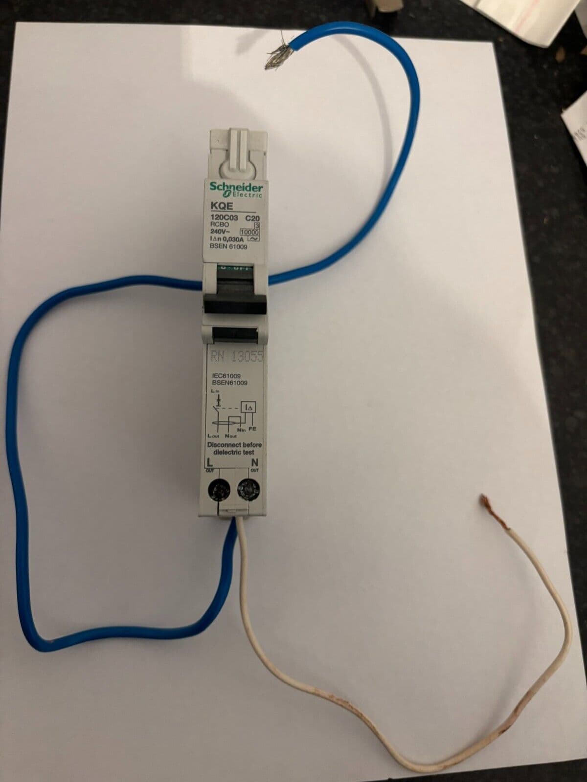 schneider-kqe-120c03-c20-20-amp-30ma-10ka-single-pole-rcbo-circuit-breaker