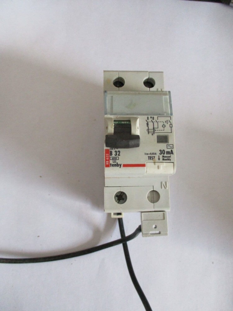 32 Amp Rcd LEGRAND B32 32 AMP 30mA 6KA 07736 RCD RCBO CIRCUIT BREAKER